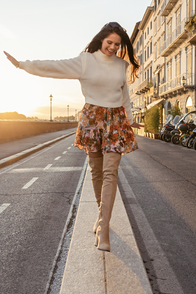 Beżowe kozaki za kolano na ozdobnym obcasie z elastyczną cholewką Casu D212X1-BE