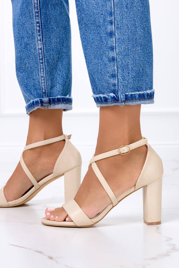 Beżowe sandały na słupku z zakrytą piętą skórzana wkładka Casu D22X3-BE