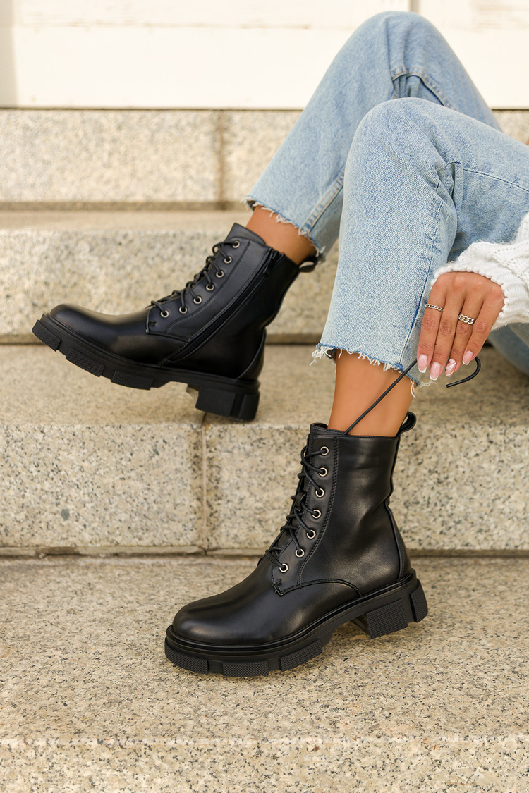 Czarne botki na platformie sznurowane Casu G212X9-B