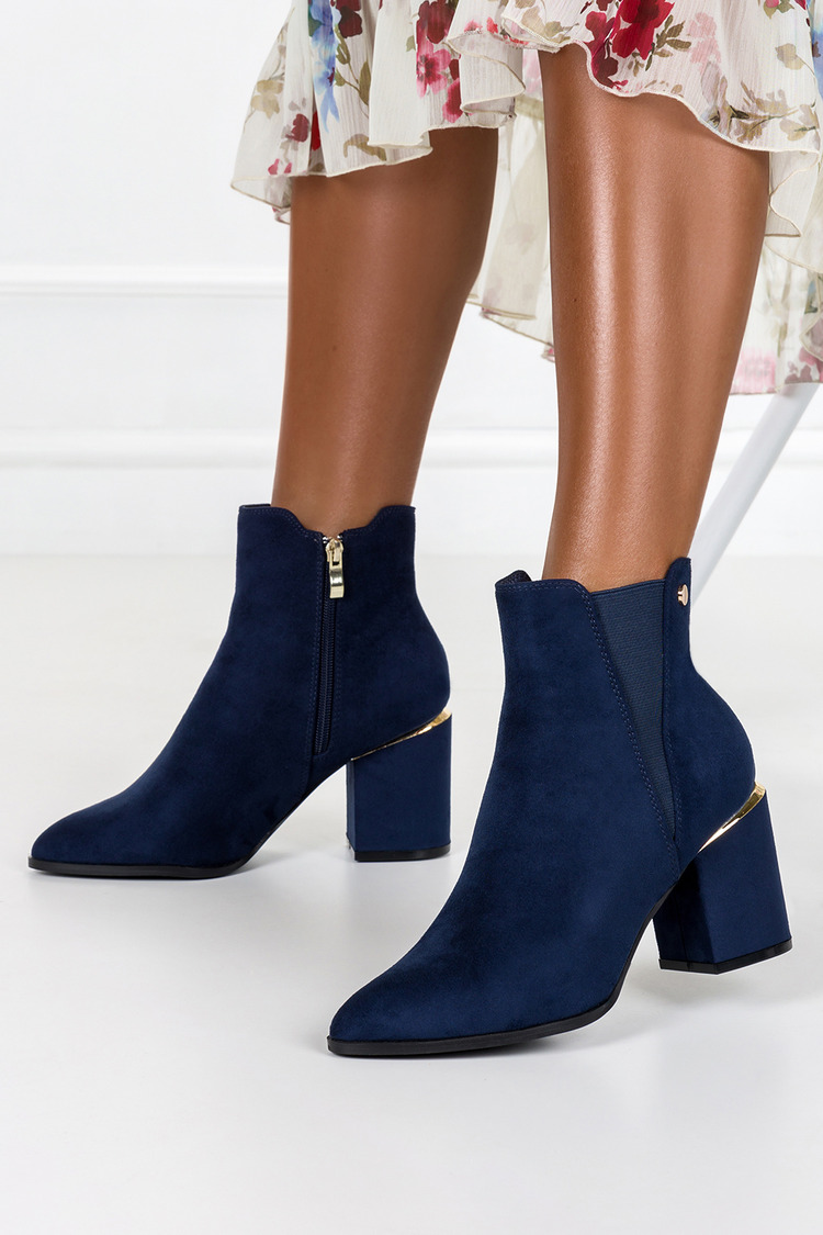 Granatowe botki damskie z gumą na ozdobnym obcasie Casu D212X10-N