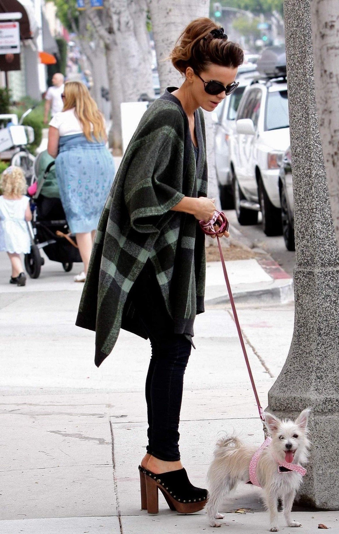 Na zdjęciu drewniaki, model dostępny w sklepie Casu