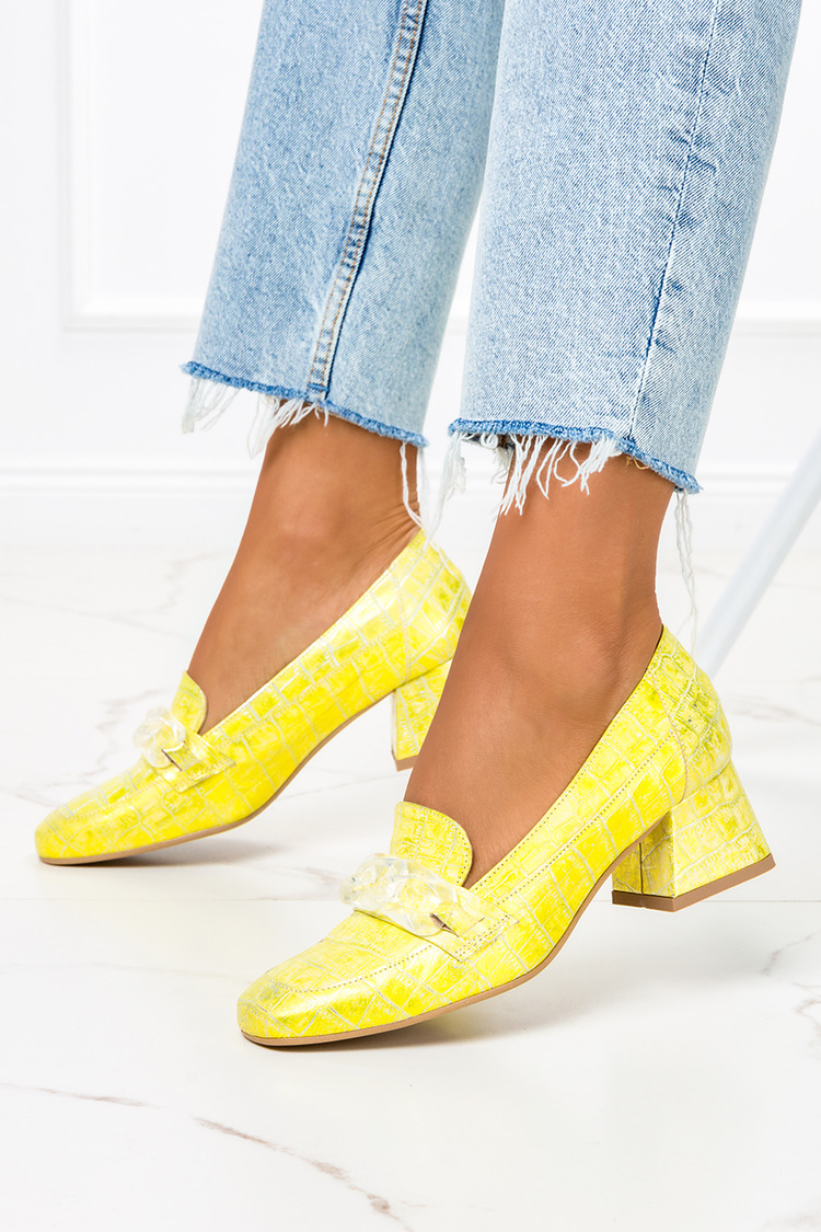 Żółte mokasyny na klocku z łańcuchem wzór wężowy POLSKA SKÓRA Casu 2346