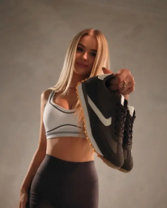 Czy brązowe buty damskie pasują do sportowego stylu?