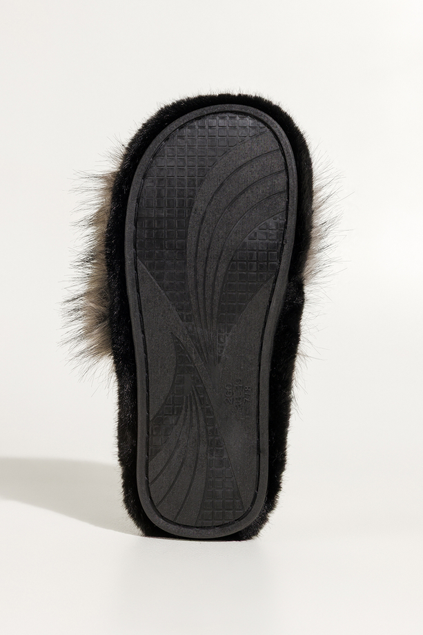 Ciemnoszare kapcie damskie obuwie domowe futrzane szeroki pasek z długim włosiem Casu UO965