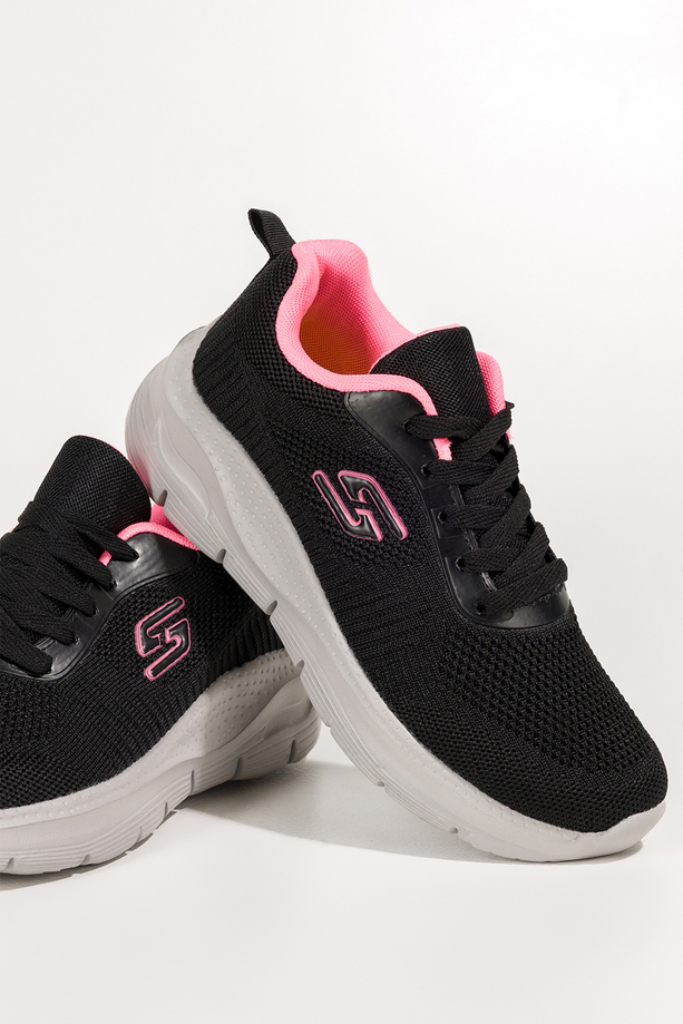 Czarne sneakersy damskie buty sportowe na fitness z perforacją szara platforma różowe wstawki sznurowane Casu JK9321-4