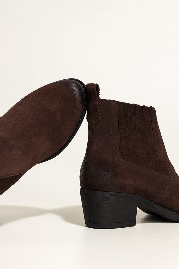 Czekoladowe botki skórzane damskie kowbojki na szerokim ściętym klocku guma w cholewce PRODUKT POLSKI Casu 39455