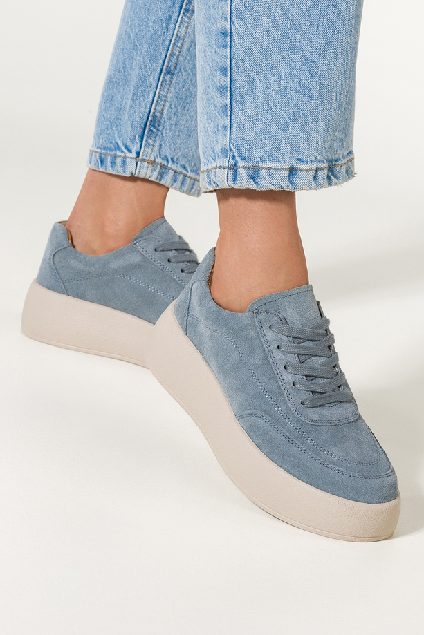Niebieskie sneakersy skórzane damskie creepersy na platformie sznurowane Carla 2323