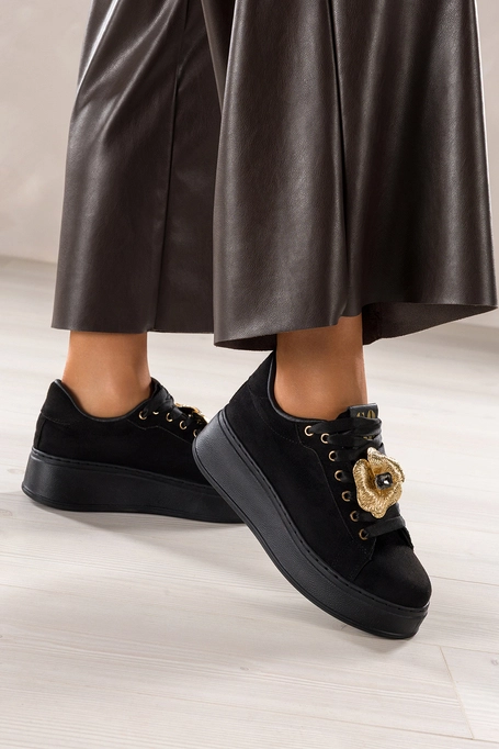 Czarne sneakersy damskie buty sportowe na platformie przy sznurówce złoty kwiat z kryształkiem Casu O-376