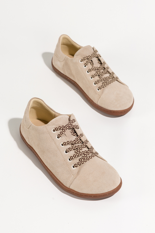 Beżowe buty barefoot skórzane zamszowe damskie szerokie na elastycznej płaskiej podeszwie sznurowane PRODUKT POLSKI Casu N1120
