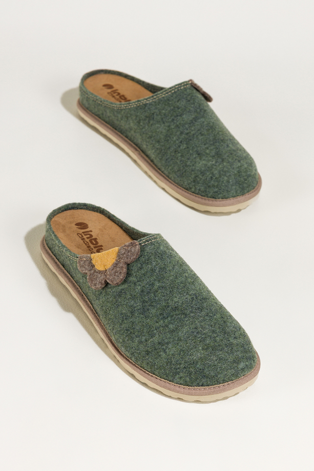 Zielone kapcie damskie Inblu obuwie domowe z wyjmowaną skórzaną wkładką ozdobny kwiat XH999956