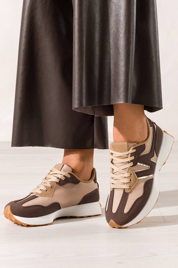 Brązowe sneakersy damskie na białej platformie sznurowane Casu LA295P