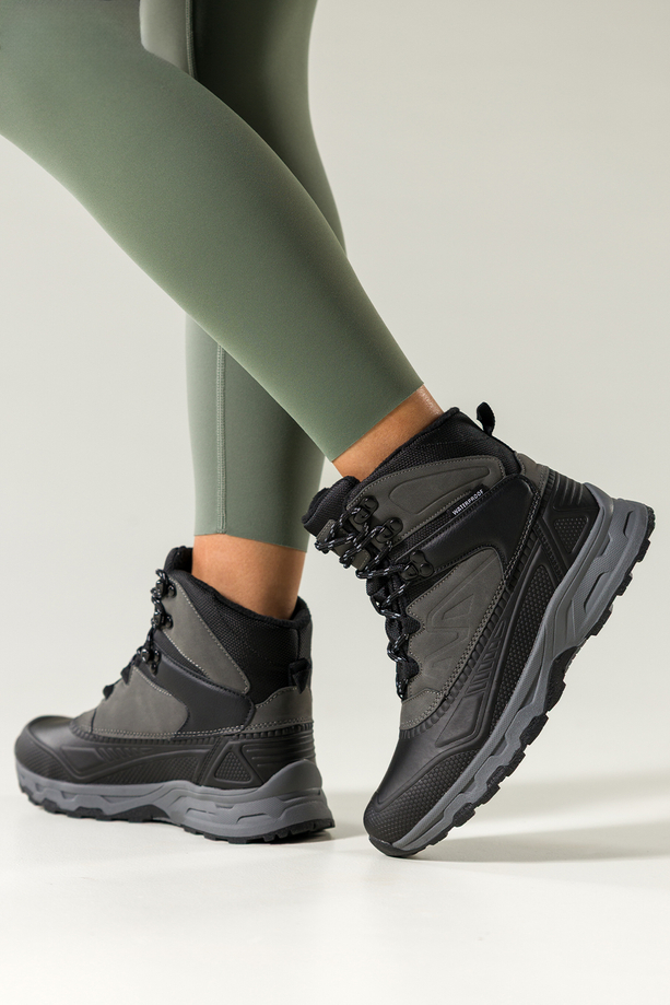 Czarne buty sportowe trekkingowe damskie wodoodporne na bieżnikowanej podeszwie sznurowane szare wstawki Casu 7688-3D