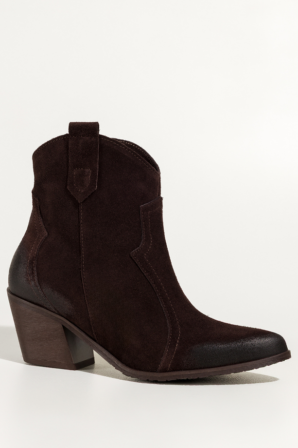 Czekoladowe botki skórzane damskie kowbojki na ściętym obcasie z wyciętą cholewką PRODUKT POLSKI Casu 6144