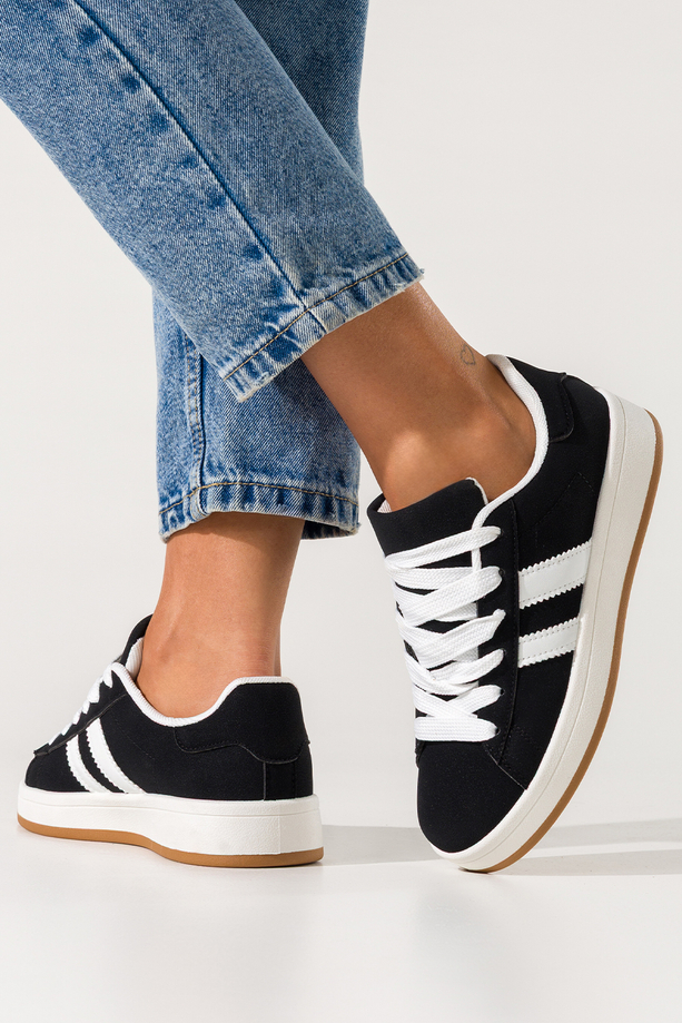 Czarne sneakersy damskie buty sportowe na platformie sznurowane białe wstawki Casu 77632-1