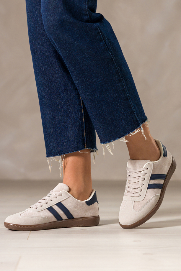 Beżowe sneakersy damskie buty sportowe na elastycznej podeszwie granatowe wstawki sznurowane Casu 22336-7