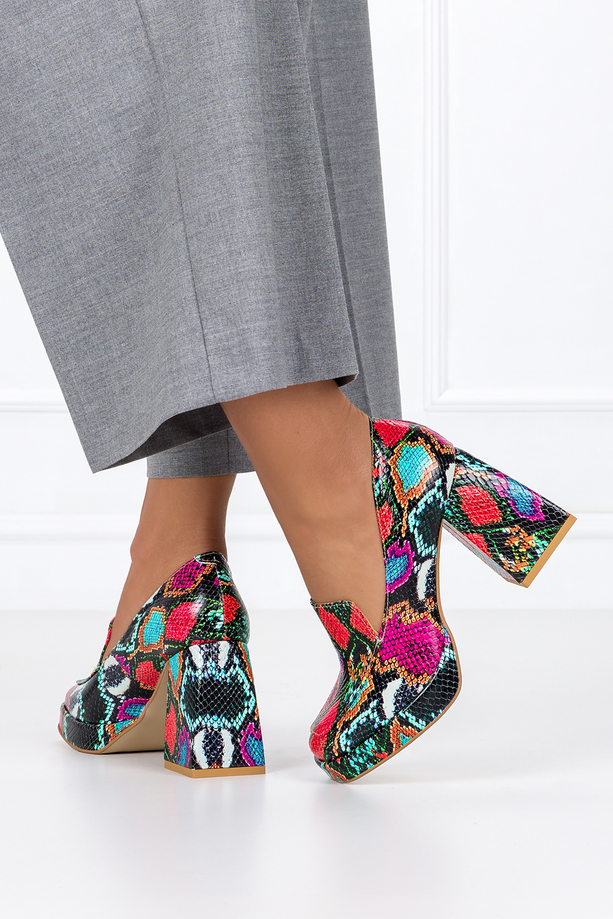 Wielokolorowe mokasyny skórzane na klocku wzór wężowy PRODUKT POLSKI Casu 3195-R