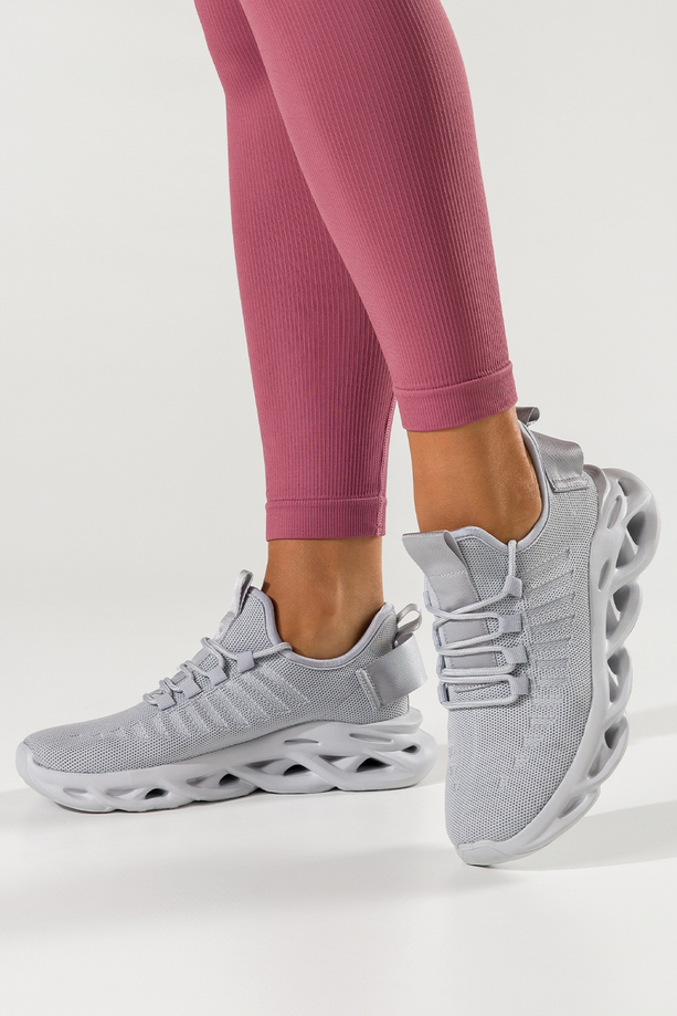 Szare sneakersy damskie buty sportowe na trening na szarej platformie z wycięciami sznurowane Casu B-L6