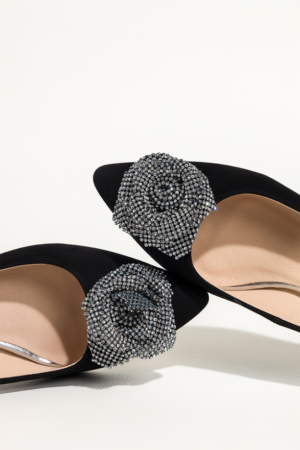 Czarne czółenka skórzane damskie kwiat z cyrkoniami niski obcas kieliszek  PRODUKT POLSKI Casu 6926-699