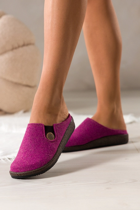 Ciemnoróżowe kapcie damskie Inblu obuwie domowe z wyjmowaną wkładką w cholewce guma z ozdobą MO999989