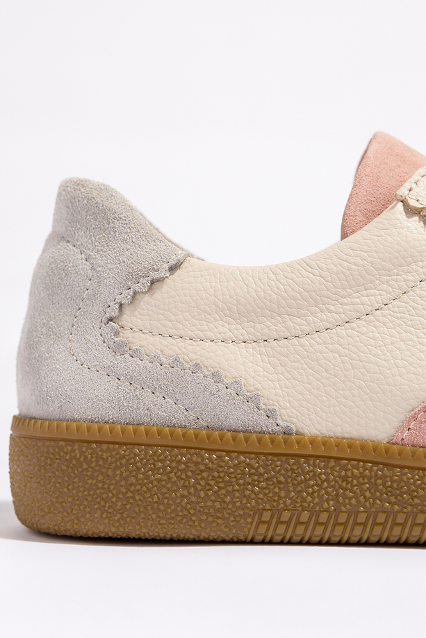 Beżowe sneakersy skórzane damskie buty sportowe na elastycznej płaskiej podeszwie sznurowane PRODUKT POLSKI Casu N1220