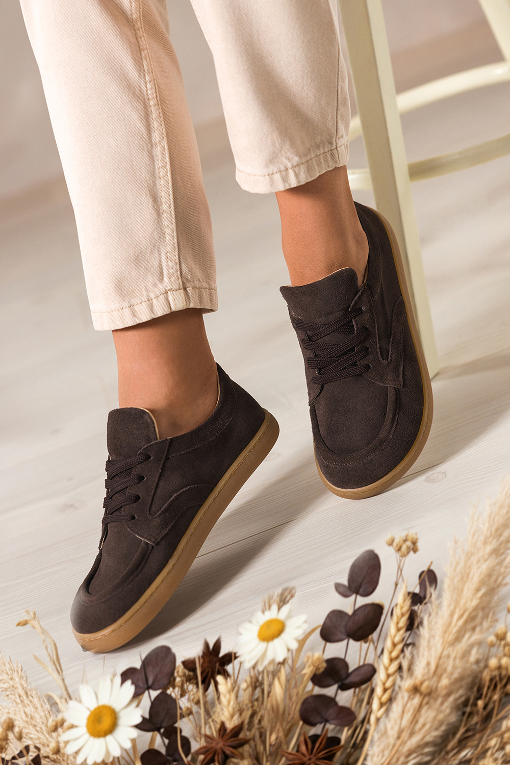 Czekoladowe półbuty barefoot skórzane zamszowe damskie szerokie na elastycznej płaskiej podeszwie c