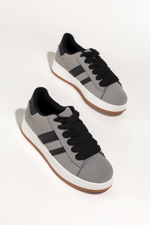 Szare sneakersy damskie buty sportowe na białej platformie sznurowane czarne wstawki Casu Z-876
