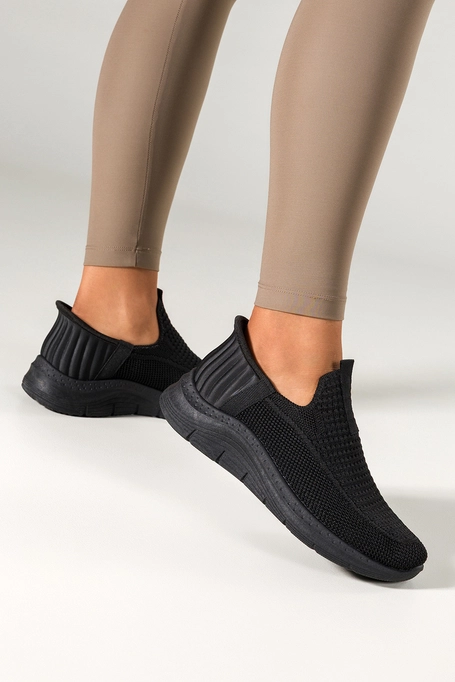 Czarne buty sportowe slip on damskie sneakersy z perforacją wsuwane Carla PDJ268