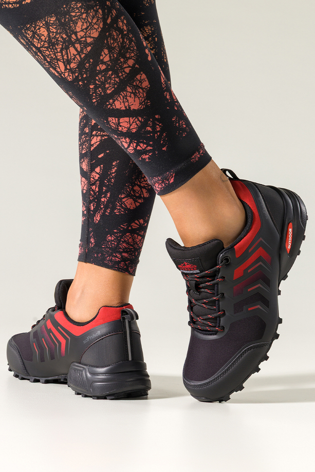 Czarne buty trekkingowe damskie buty sportowe softshell na bieżnikowanej podeszwie czerwone wstawki sznurowane Carla EY82976-5