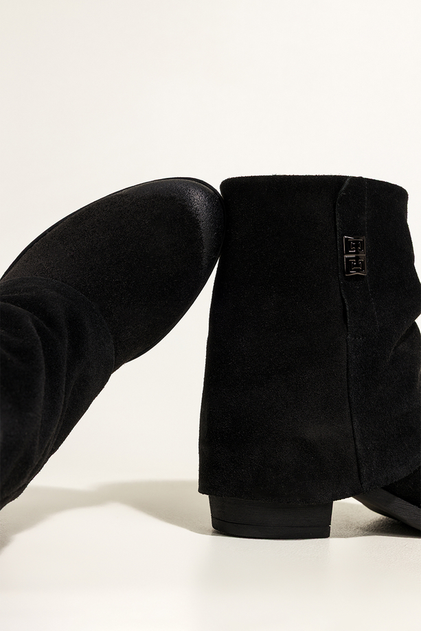 Czarne botki skórzane damskie kowbojki z szeroką marszczoną cholewką stalowa ozdoba ścięty obcas klocek PRODUKT POLSKI Casu 39454