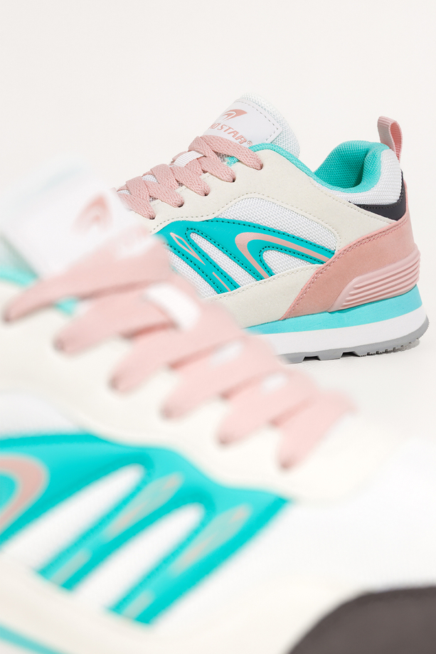 Białe sneakersy damskie buty sportowe na żłobionej podeszwie sznurowane niebieskie wstawki Casu 7398-89D