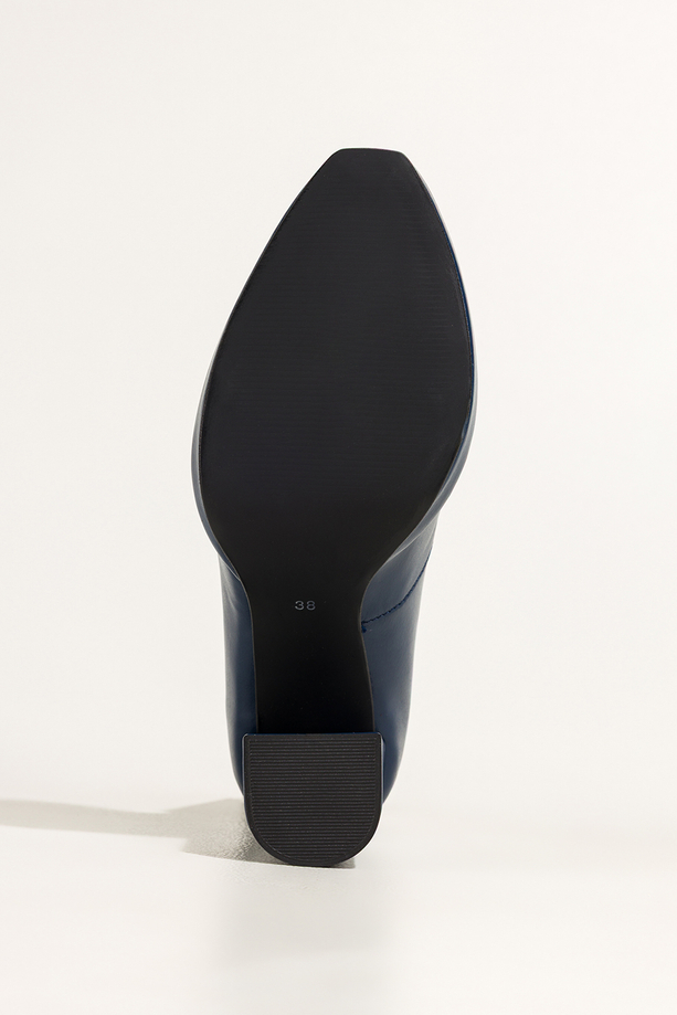 Ciemnoniebieskie czółenka skórzane damskie na słupku PRODUKT POLSKI Casu 7253-754