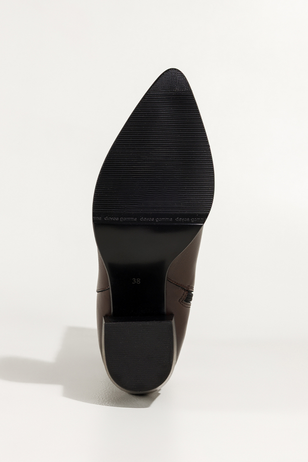 Czekoladowe kozaki skórzane damskie kowbojki na szerokim ściętym klocku stalowa ozdoba PRODUKT POLSKI Casu 29844