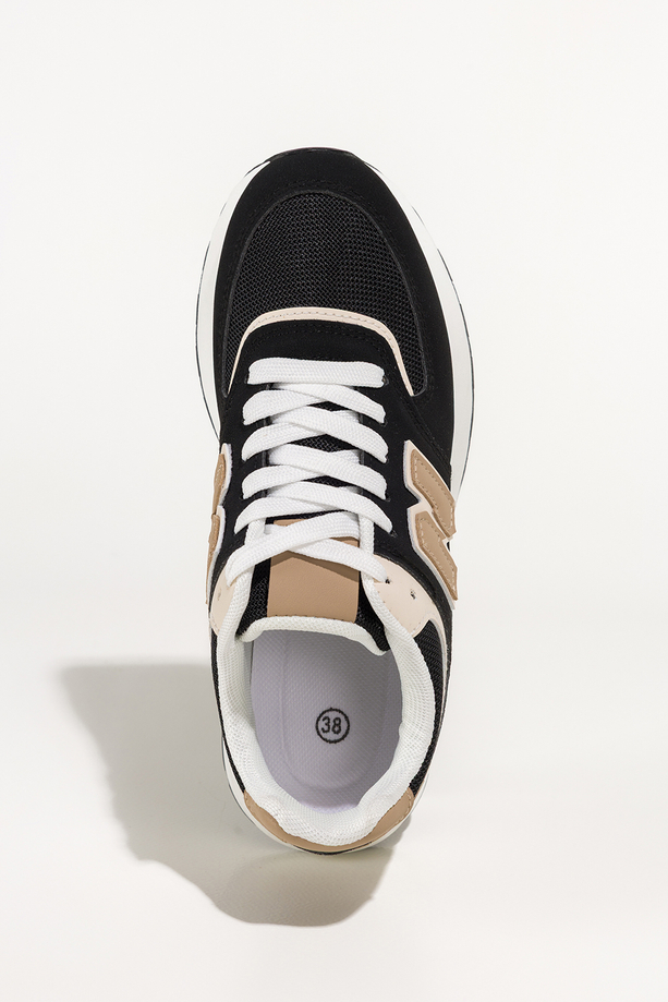 Czarne sneakersy damskie buty sportowe z perforacją na białej platformie beżowe wstawki  sznurowane Casu BB-864