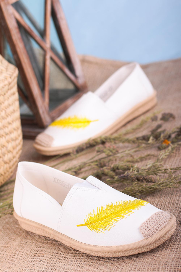 Białe espadryle Casu slip on z piórkiem XX88-01