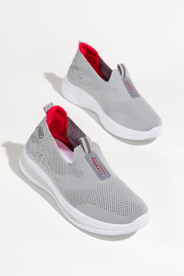 Szare sneakersy damskie buty sportowe slip on na fitness z perforacją biała elastyczna platforma wsuwane Carla DQ116B-2