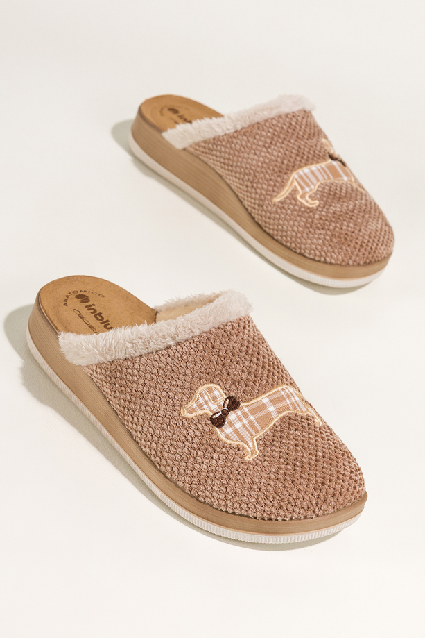 Beżowe kapcie damskie Inblu obuwie domowe z aplikacją psa skórzana wkładka soft XG999957