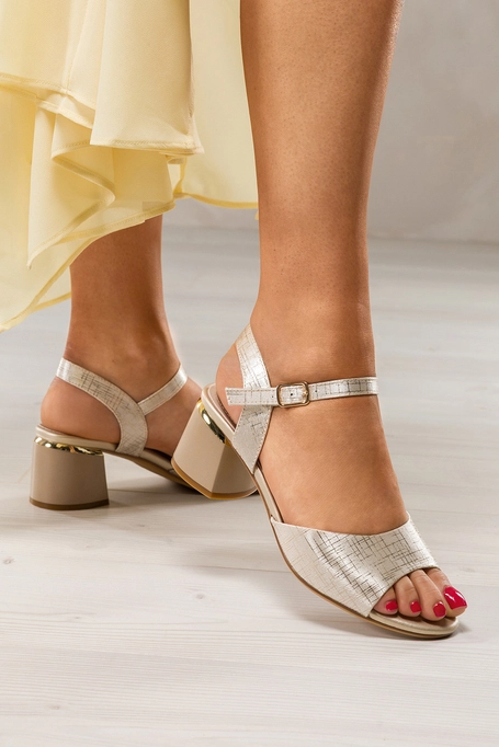 Złote sandały damskie błyszczące z wzorkiem Sergio Leone na ozdobnym klocku skórzana wkładka SK846-CA