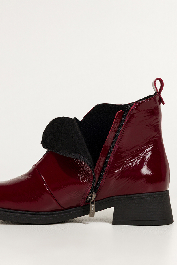 Bordowe botki skórzane damskie lakierowane na niskim obcasie wycięta cholewka z elastyczną gumą PRODUKT POLSKI Casu 380