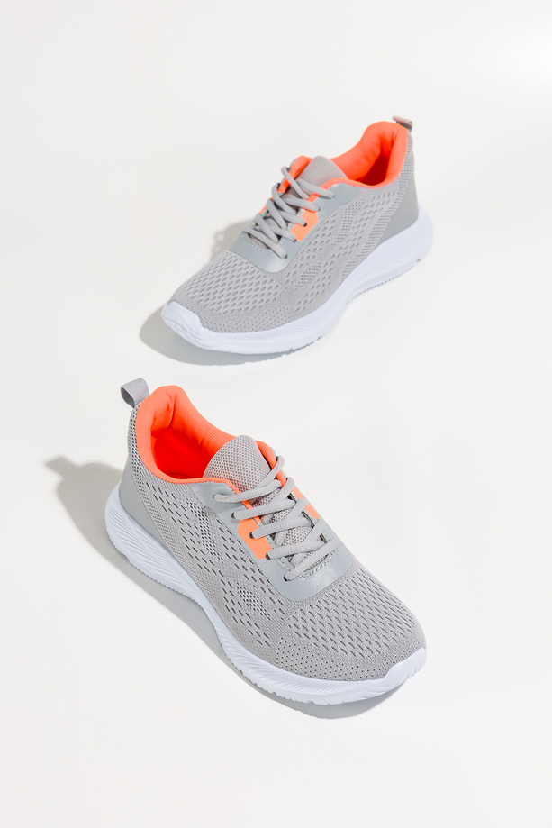 Szare sneakersy damskie buty sportowe na fitness elastyczna biała podeszwa pomarańczowe wstawki sznurowane Casu HL22122-5