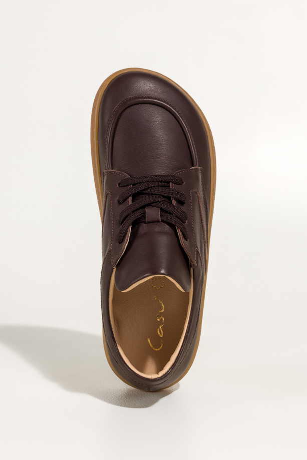 Czekoladowe półbuty barefoot skórzane damskie szerokie na elastycznej płaskiej podeszwie cholewka z przeszyciami czekoladowe sznurówki PRODUKT POLSKI Casu M8669