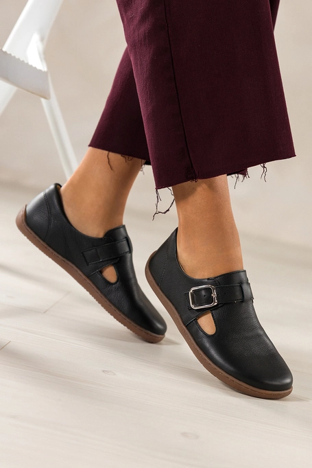 Czarne buty barefoot skórzane damskie szerokie na elastycznej płaskiej podeszwie wycięta cholewka klamra PRODUKT POLSKI Casu M8738
