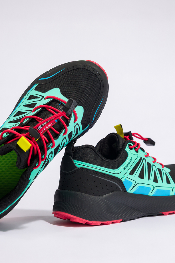 Czarne buty sportowe trekkingowe damskie na bieżnikowanej podeszwie z regulowaną elastyczną sznurówką pistacjowe wstawki Casu 2505-7W