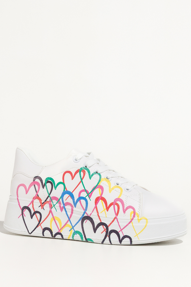 Białe sneakersy damskie buty sportowe na platformie z kolorowymi sercami sznurowane Casu YL-869