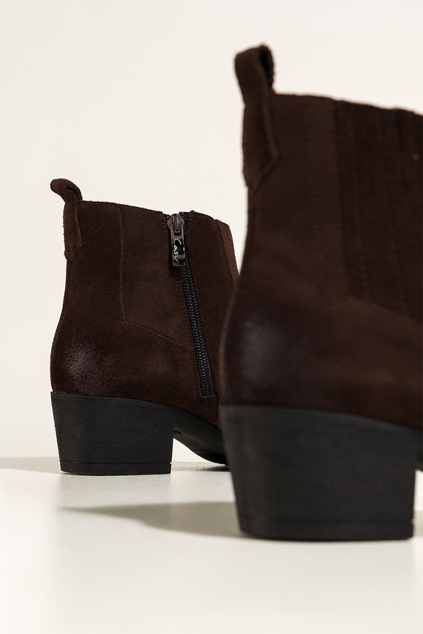 Czekoladowe botki skórzane damskie kowbojki na szerokim ściętym klocku guma w cholewce PRODUKT POLSKI Casu 39455