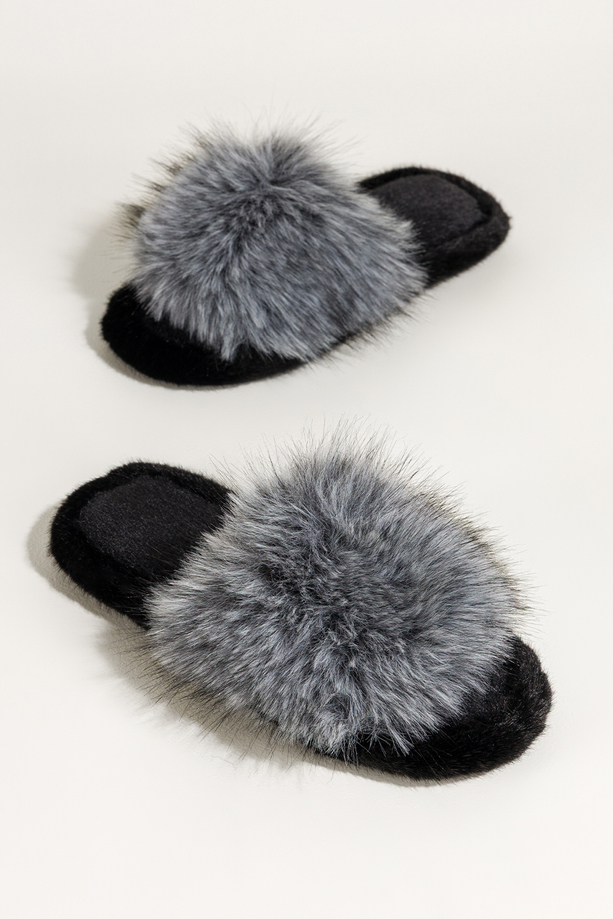 Szare kapcie damskie obuwie domowe futrzane szeroki pasek z długim włosiem Casu UO965