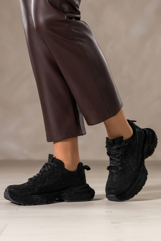 Czarne sneakersy damskie buty sportowe na ozdobnej platformie błyszczące cyrkonie sznurowane Carla QP-0607-8