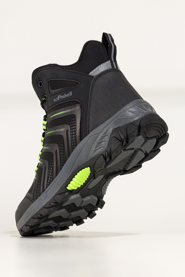 Czarne buty trekkingowe damskie softshell na bieżnikowanej podeszwie seledynowe wstawki sznurowane Carla EY82939-7