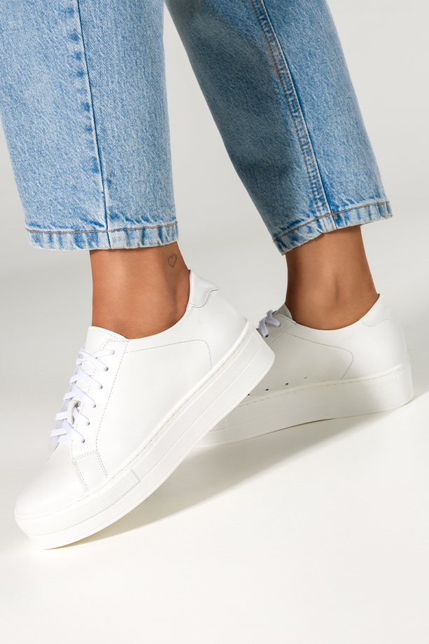 Białe sneakersy skórzane damskie creepersy sznurowane PRODUKT POLSKI Casu 2691