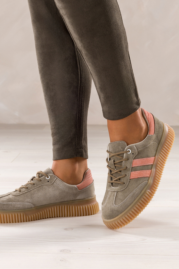 Beżowe sneakersy skórzane damskie buty sportowe na beżowej platformie łososiowe wstawki sznurowane Carla TW-CU-800