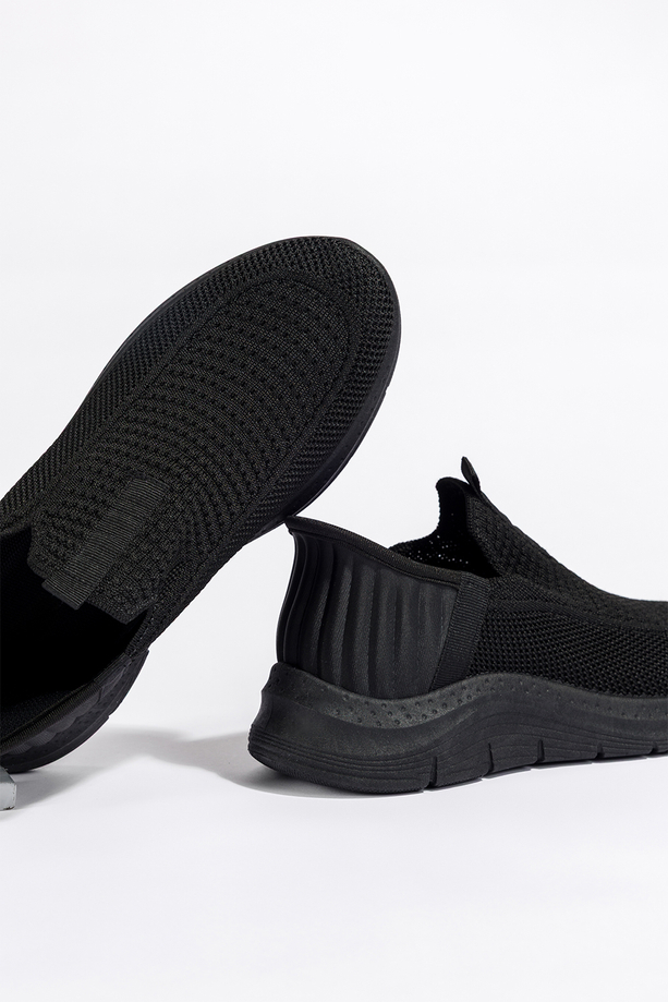 Czarne buty sportowe slip on damskie sneakersy z perforacją wsuwane Carla PDJ268